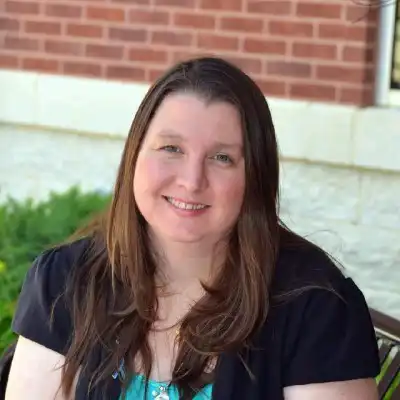 Stacey Reynolds Headshot